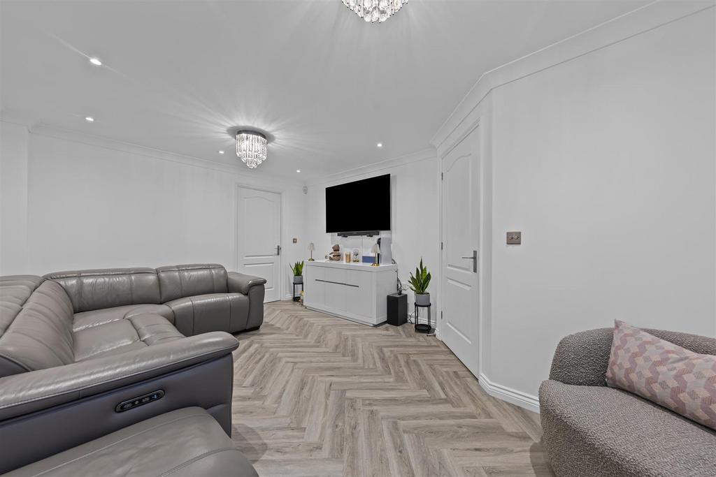 10 Portishead Dr Web11.jpg
