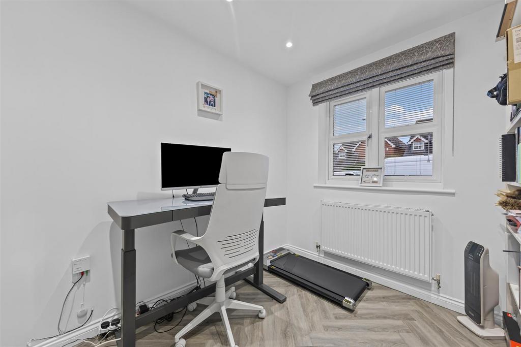 10 Portishead Dr Web10.jpg