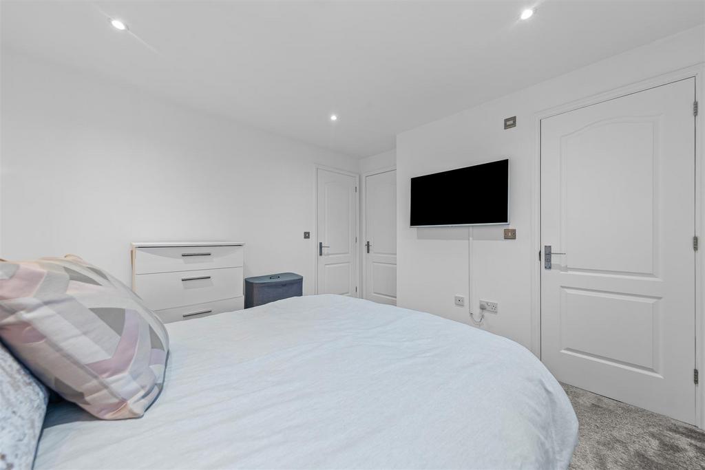 10 Portishead Dr Web24.jpg