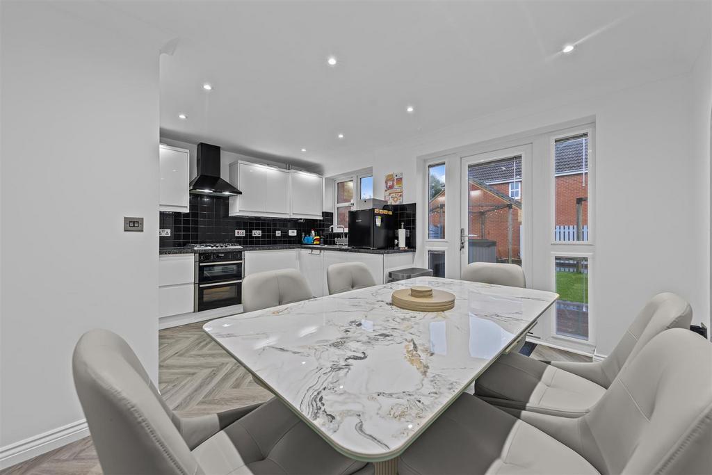 10 Portishead Dr Web14.jpg