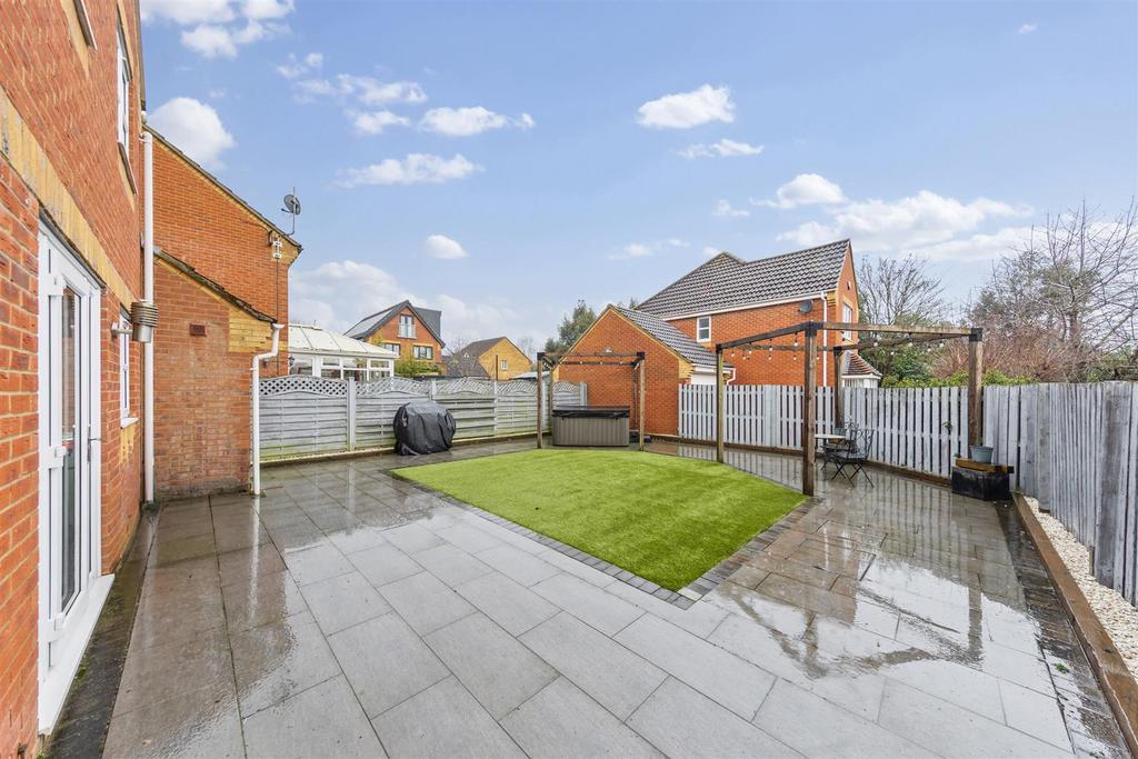 10 Portishead Dr Web04.jpg