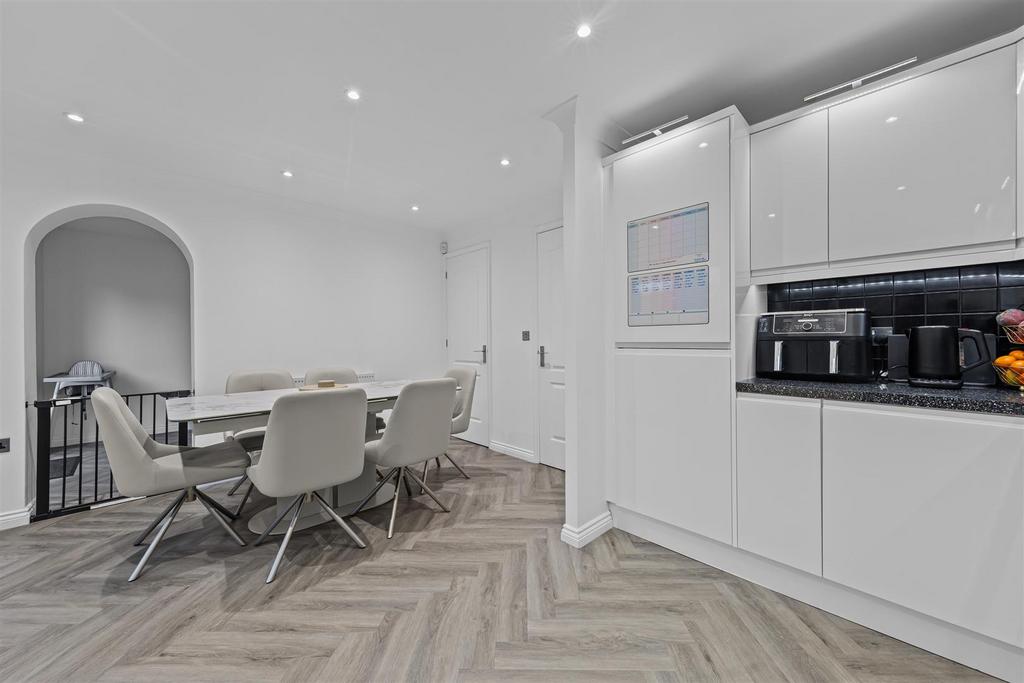 10 Portishead Dr Web17.jpg