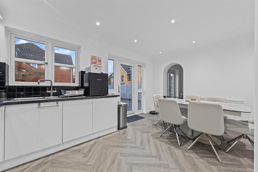 10 Portishead Dr Web16.jpg