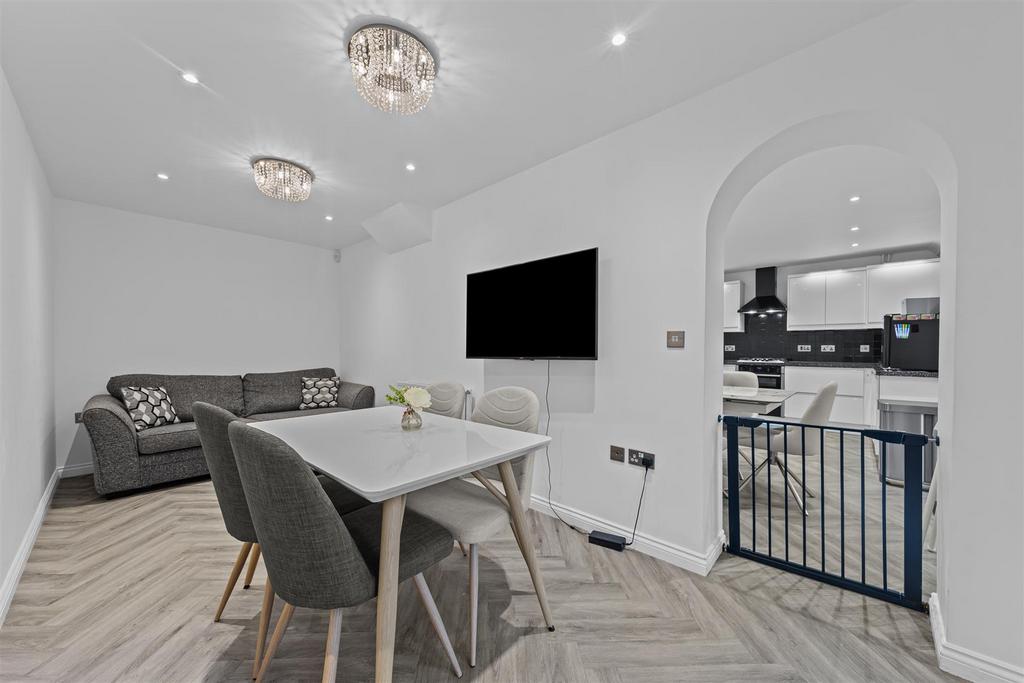 10 Portishead Dr Web20.jpg
