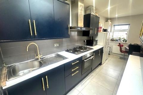7 bedroom semi-detached house to rent, Hounslow TW4