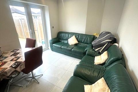 7 bedroom semi-detached house to rent, Hounslow TW4