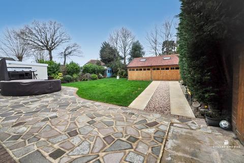 4 bedroom chalet for sale, Benfleet Road