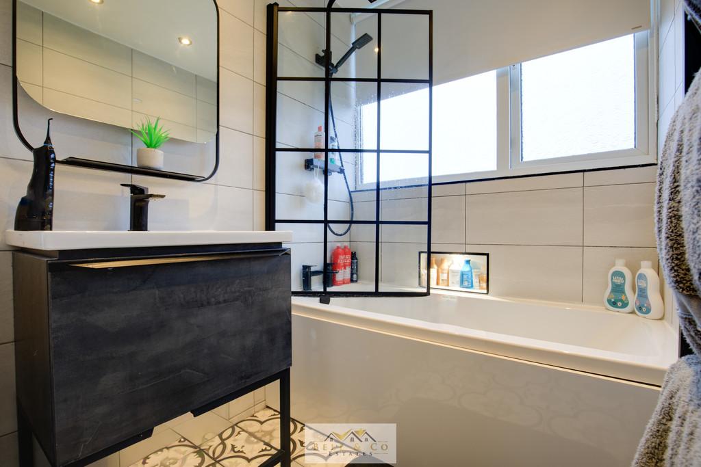Bathroom 1.2