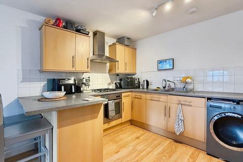 2 bedroom apartment for sale, Palomino Place, Westbury