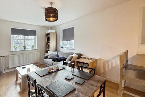 2 bedroom apartment for sale, Palomino Place, Westbury