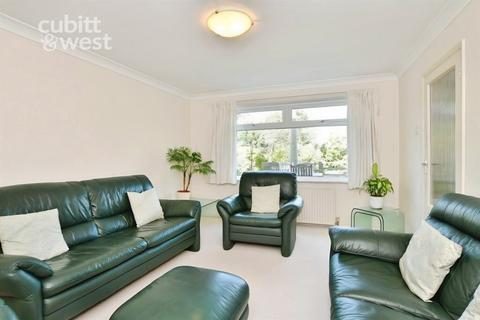 4 bedroom semi-detached house to rent, Falmer Gardens, Brighton, BN2