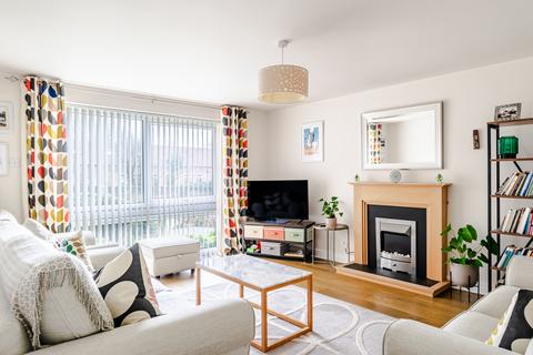 2 bedroom flat for sale, Leeds LS17