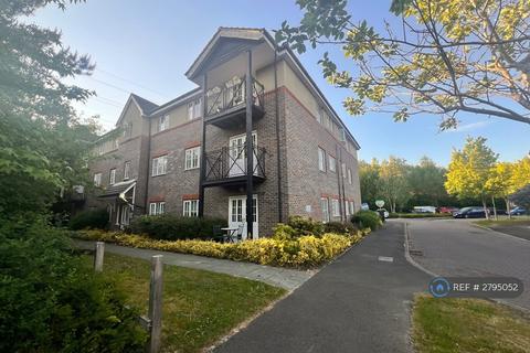 2 bedroom flat to rent, Twyford Close, Fleet, GU51
