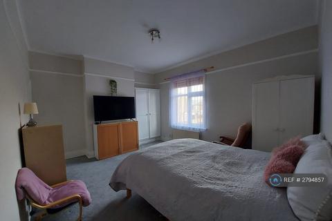 undefined, Inwood Road, Hounslow, TW3