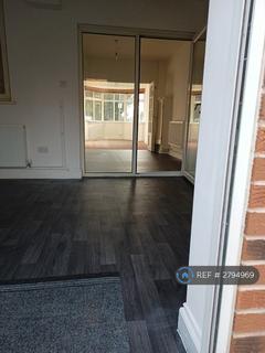 3 bedroom semi-detached house to rent, Tollemache Avenue, Leicester, LE4