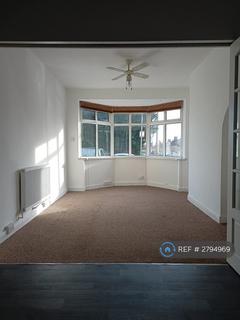 3 bedroom semi-detached house to rent, Tollemache Avenue, Leicester, LE4