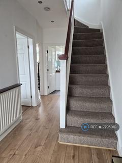 3 bedroom semi-detached house to rent, Lyndon Road, Solihull, B92