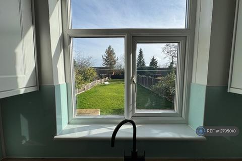 3 bedroom semi-detached house to rent, Lyndon Road, Solihull, B92