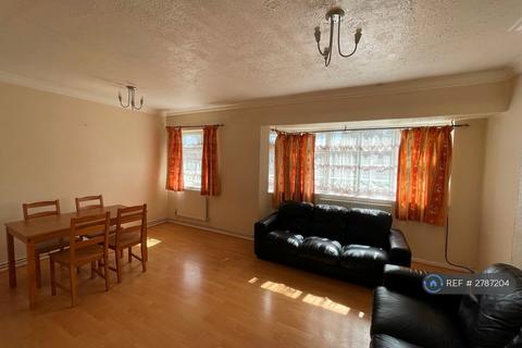 2 bedroom flat to rent, Harrowdene Close, Wembley, HA0