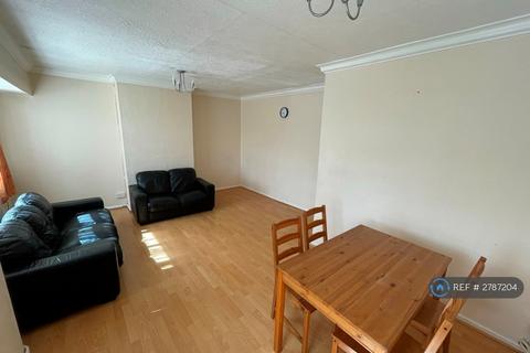 2 bedroom flat to rent, Harrowdene Close, Wembley, HA0