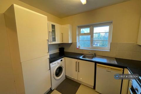 2 bedroom flat to rent, Harrowdene Close, Wembley, HA0