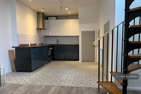 2 bedroom flat to rent, Paulet Road, London, SE5