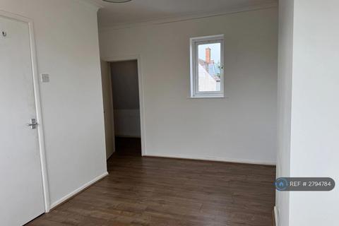 3 bedroom semi-detached house to rent, Darwin Road, Bedford, MK42