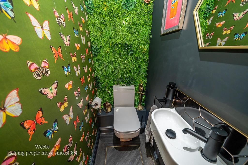 Guest wc bar