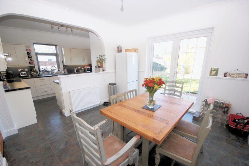 Kitchen/ Breakfast