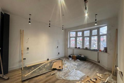 5 bedroom house to rent, Cherry Orchard, West Drayton