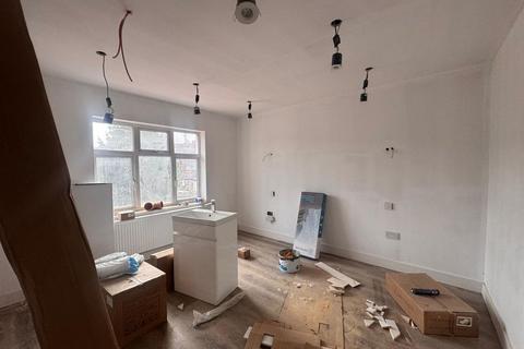 5 bedroom house to rent, Cherry Orchard, West Drayton