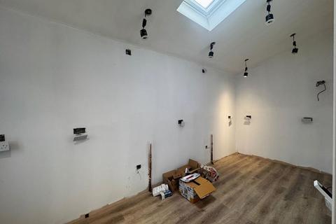 5 bedroom house to rent, Cherry Orchard, West Drayton