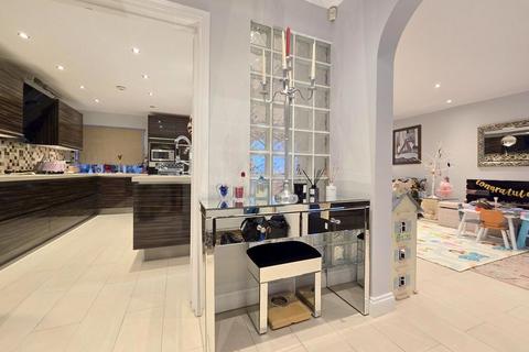 3 bedroom detached house for sale, Colburn Avenue, Hatch End