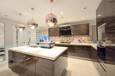 3 bedroom detached house for sale, Colburn Avenue, Hatch End