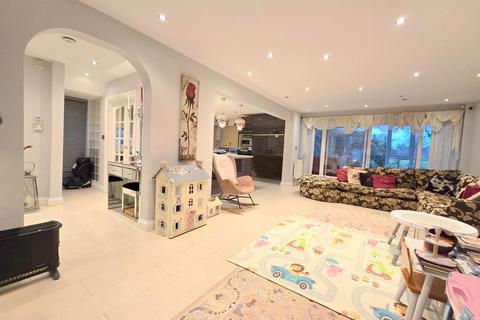 3 bedroom detached house for sale, Colburn Avenue, Hatch End