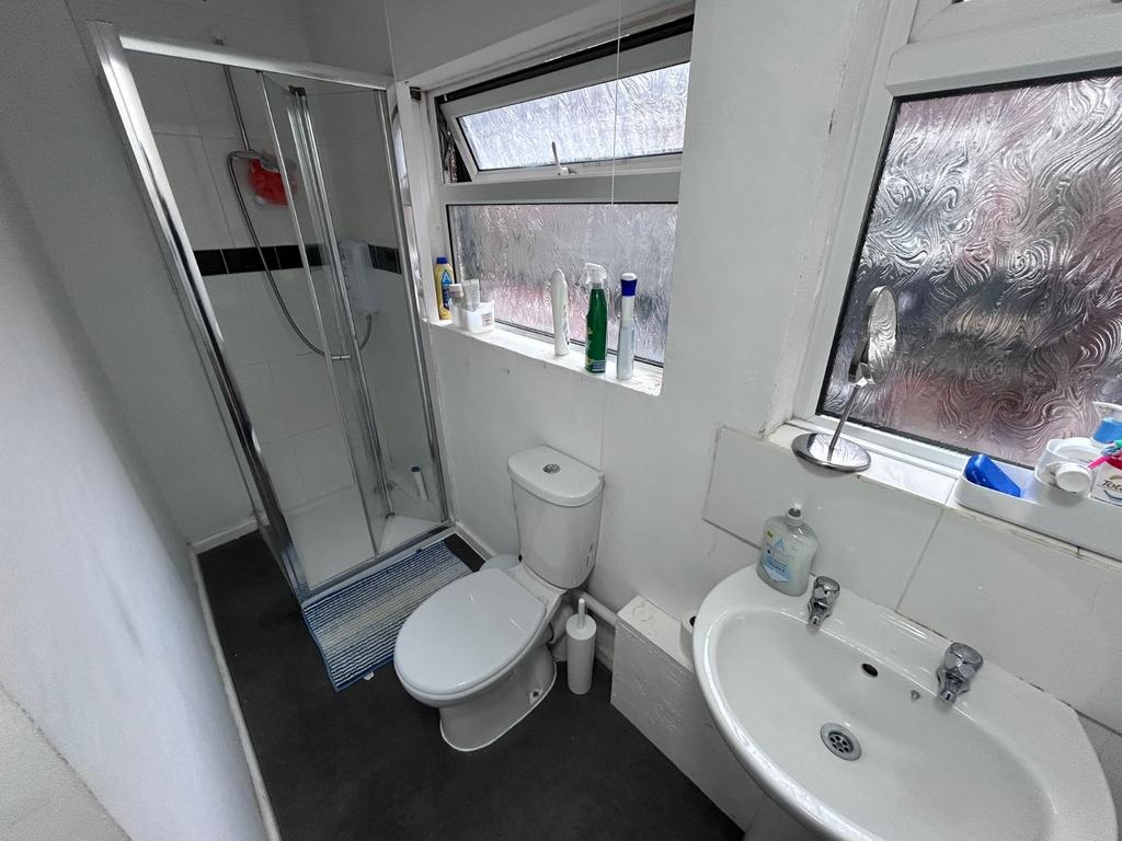 Bathroom 2 (First)