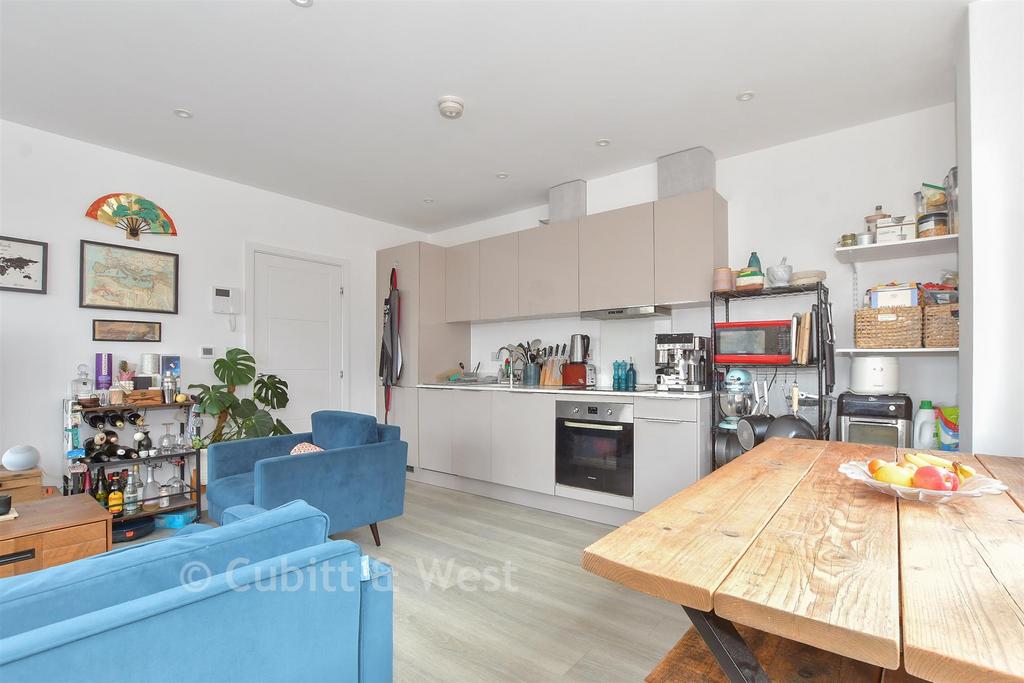 Lounge/Kitchen
