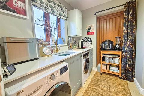 4 bedroom detached house for sale, Yew Tree Close, Shobdon, Leominster, HR6 9LU