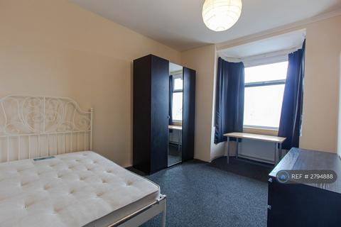 3 bedroom flat to rent, Sunny Gardens Road, London, NW4