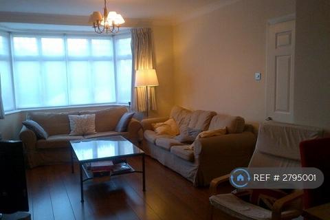 1 bedroom in a house share to rent, Oldfield Lane North, Greenford, UB6