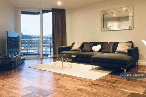 4 bedroom flat to rent, Goodge St, London, W1T