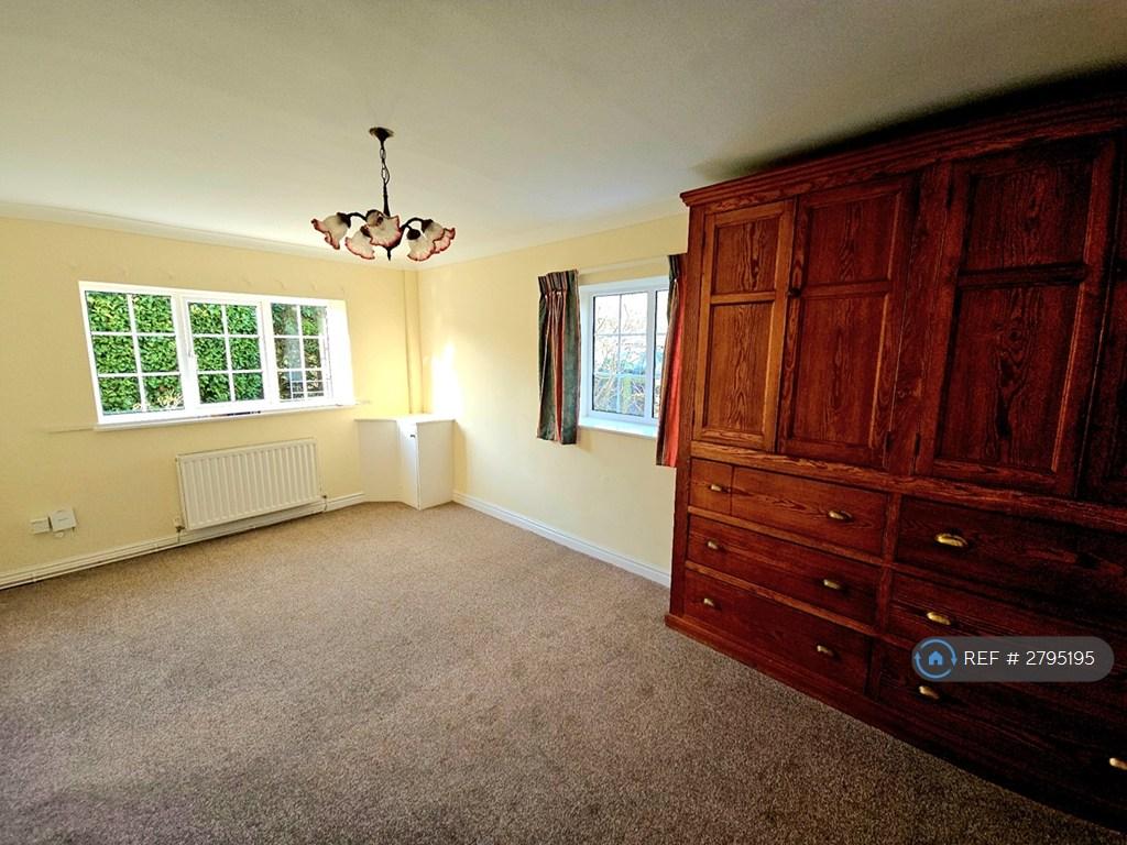 Additional Living/Dining Area