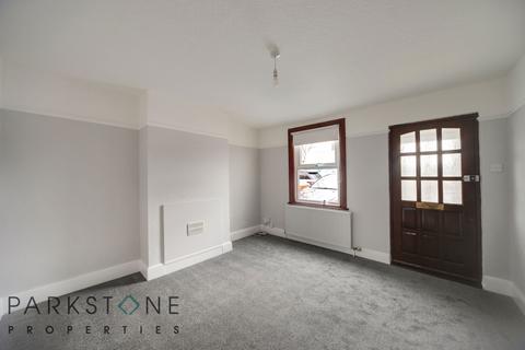 2 bedroom terraced house to rent, Wennington Road, Rainham RM13