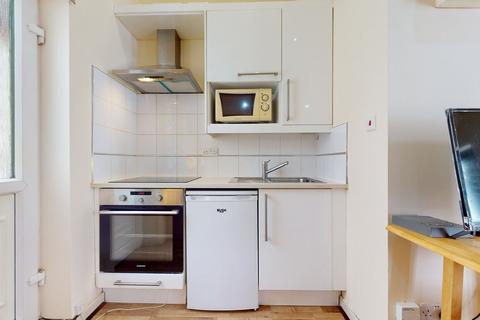 Studio to rent, Anson Road