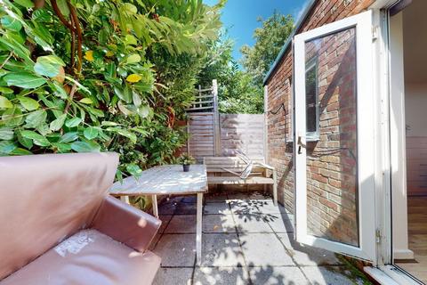 Studio to rent, Anson Road