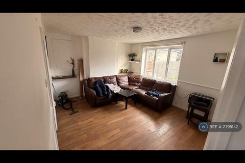 3 bedroom terraced house to rent, Churchill Road, London, E16