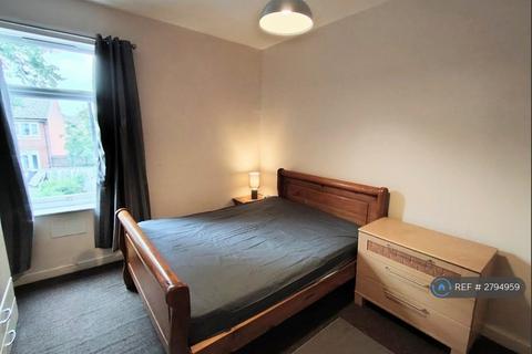 1 bedroom in a house share to rent, Samuel Street, Crewe, CW1