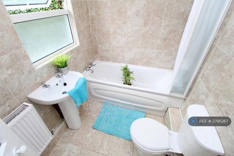 4 bedroom terraced house to rent, Reginald Road, Southsea, PO4