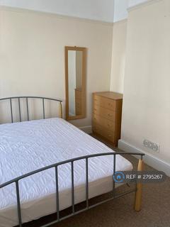 4 bedroom terraced house to rent, Reginald Road, Southsea, PO4