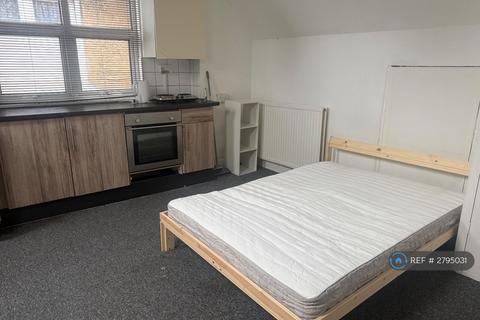 1 bedroom in a house share to rent, Tennyson Road, Luton, LU1